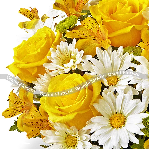 Золотое сердце - букет из желтых роз и хризантем